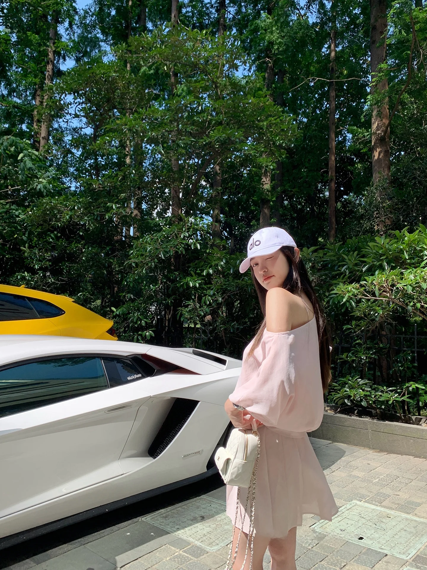 Летний комплект Lin2 Cool Melody: асимметричный топ на одно плечо и свободная юбка с плиссировкой для женщин, повседневный стиль
Летний комплект Lin2 Cool Melody: асимметричный топ на одно плечо и свободная юбка с плиссировкой для женщин, повседневный стиль