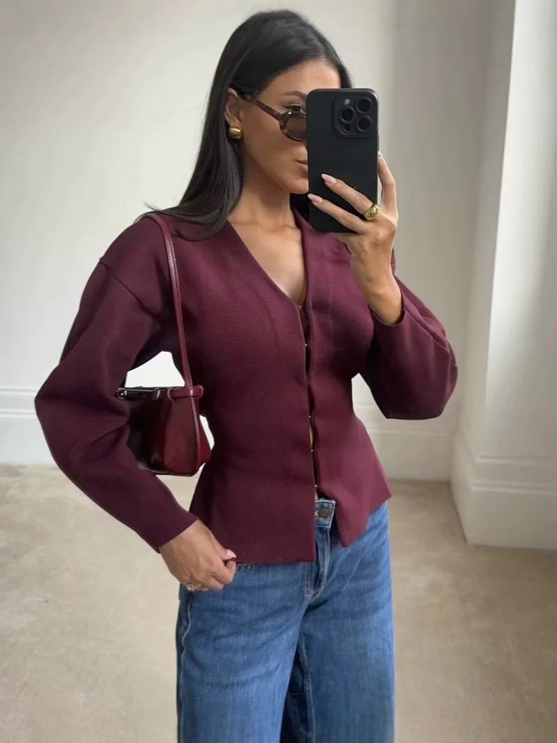 Dark Plum Knitted Coat Women V-Neck Slim Cardigan Elegant Office Chic Autumn Long Sleeve Outerwear Solid Red Blazer Style
Dark Plum Knitted Coat Women V-Neck Slim Cardigan Elegant Office Chic Autumn Long Sleeve Outerwear Solid Red Blazer Style