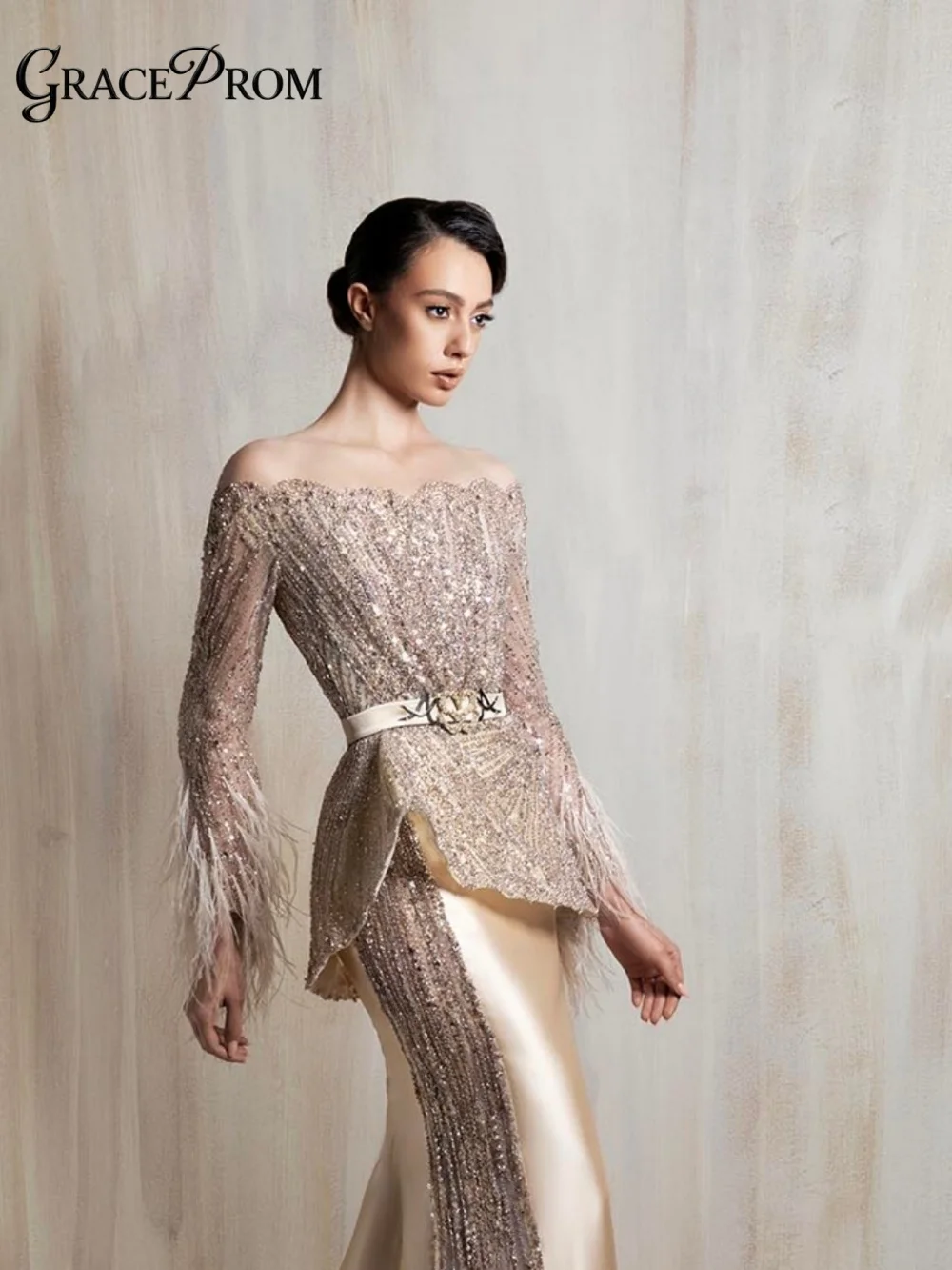 Luxurious Champagne Gold Formal Dress Dazzling Sequin Mermaid Evening Gown Feather Cuff Party Dress Arabic Wedding فساتين سهرة
Luxurious Champagne Gold Formal Dress Dazzling Sequin Mermaid Evening Gown Feather Cuff Party Dress Arabic Wedding فساتين سهرة