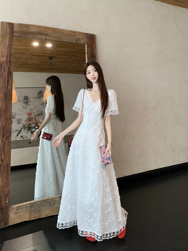 French style three-dimensional flower V-neck short sleeved dress women summer new waist cinching embroidered lace long dress
French style three-dimensional flower V-neck short sleeved dress women summer new waist cinching embroidered lace long dress