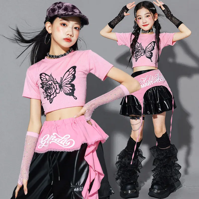 2026 Jazz Outfit Girl Kpop Dance Performance Costume Pink Crop Top Loose Pants Black Skirt Fashion Runway Show Clothing AMY3439
2026 Jazz Outfit Girl Kpop Dance Performance Costume Pink Crop Top Loose Pants Black Skirt Fashion Runway Show Clothing AMY3439