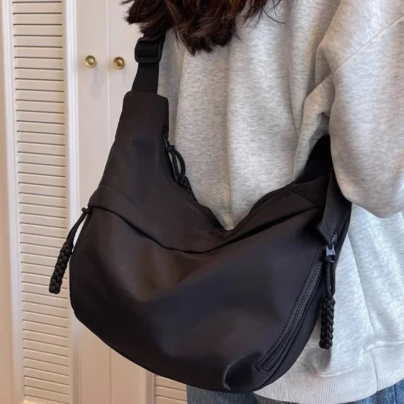 2024 Fashion Nylon Crossbody Bags Waterproof Large Capacity Women Shoulder Tote Casual Solid Color
2024 Fashion Nylon Crossbody Bags Waterproof Large Capacity Women Shoulder Tote Casual Solid Color