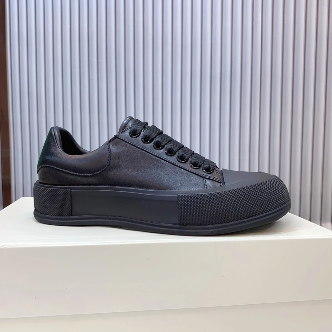 Luxury Couple Sneakers, Meticulously Crafted Stylish Running Shoes, Durable and Slip-resistant Leather Casual Shoes.
Luxury Couple Sneakers, Meticulously Crafted Stylish Running Shoes, Durable and Slip-resistant Leather Casual Shoes.