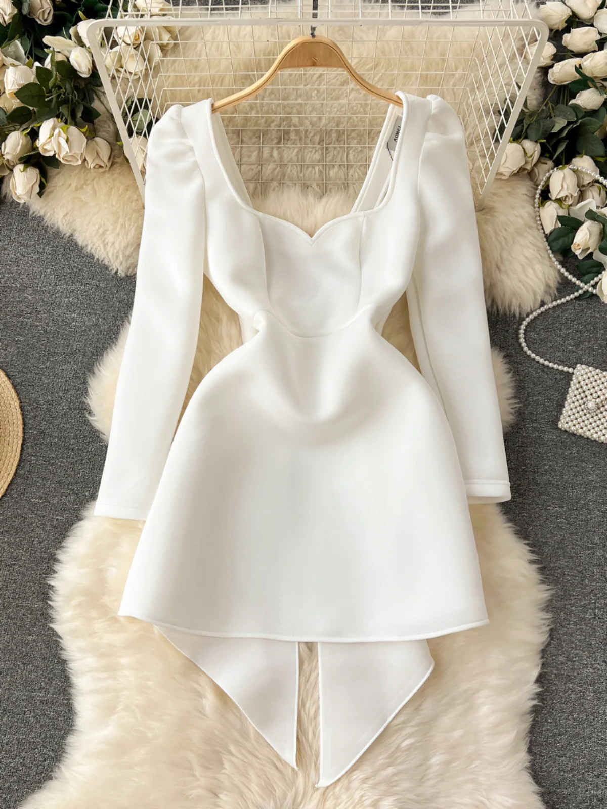 White Backless Party Dress with Back Bow Women Niche Design Sense Hollow Out Long Sleeve Dresses Oversized Gown Women's Clothing
White Backless Party Dress with Back Bow Women Niche Design Sense Hollow Out Long Sleeve Dresses Oversized Gown Women's Clothing