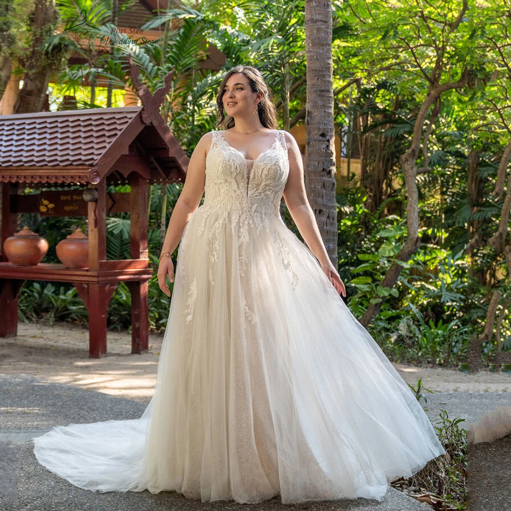 Glitter Tulle Wedding Dresses Plus Size V Neck Sleeveless Bride Gowns Appliques Back Button Sweep Train A-Line Robe De Mariee
Glitter Tulle Wedding Dresses Plus Size V Neck Sleeveless Bride Gowns Appliques Back Button Sweep Train A-Line Robe De Mariee