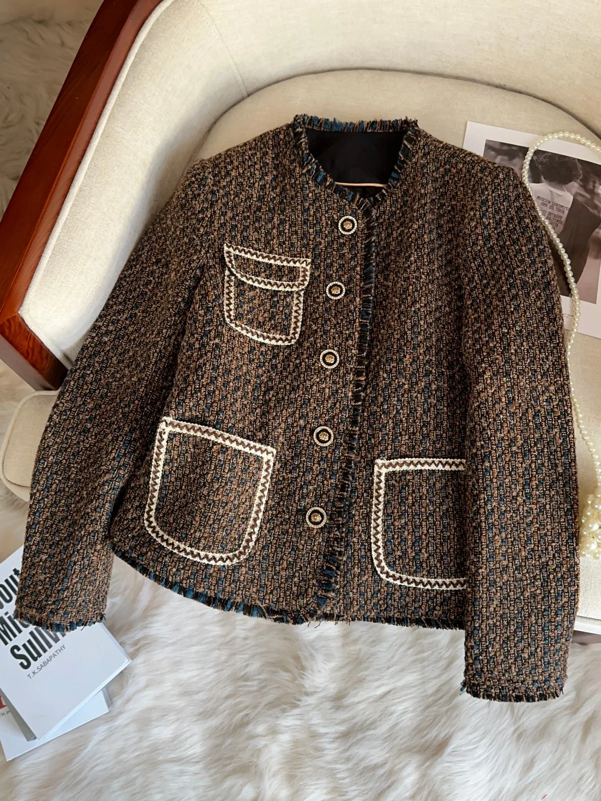 Brown Floral Heavyweight Mixed Knit Tweed Women's Jacket Commute Style Long Sleeve round Neck Coat Chinese Production
Brown Floral Heavyweight Mixed Knit Tweed Women's Jacket Commute Style Long Sleeve round Neck Coat Chinese Production