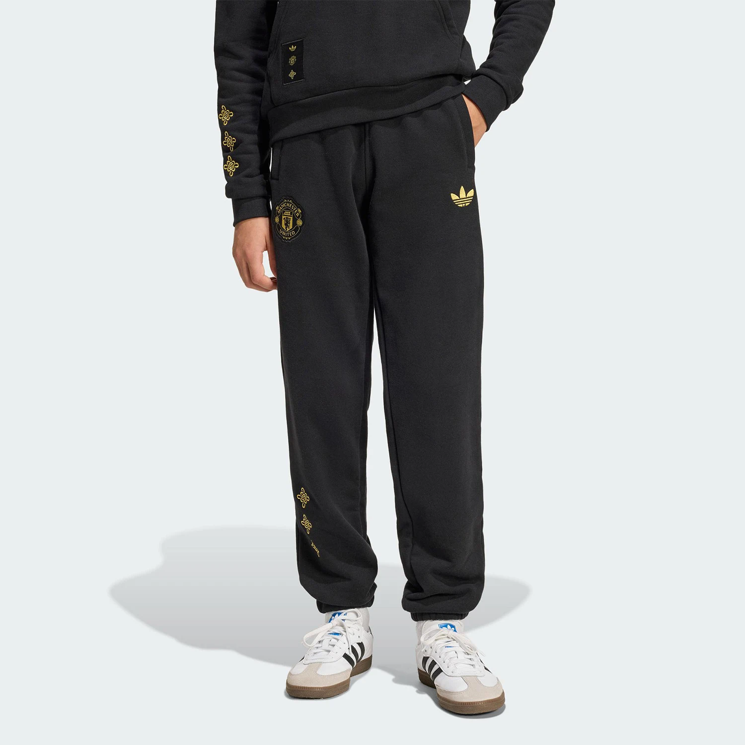 Adidas genuine three leaf clover big children's toe tied knit sports football pants JM5571
Adidas genuine three leaf clover big children's toe tied knit sports football pants JM5571