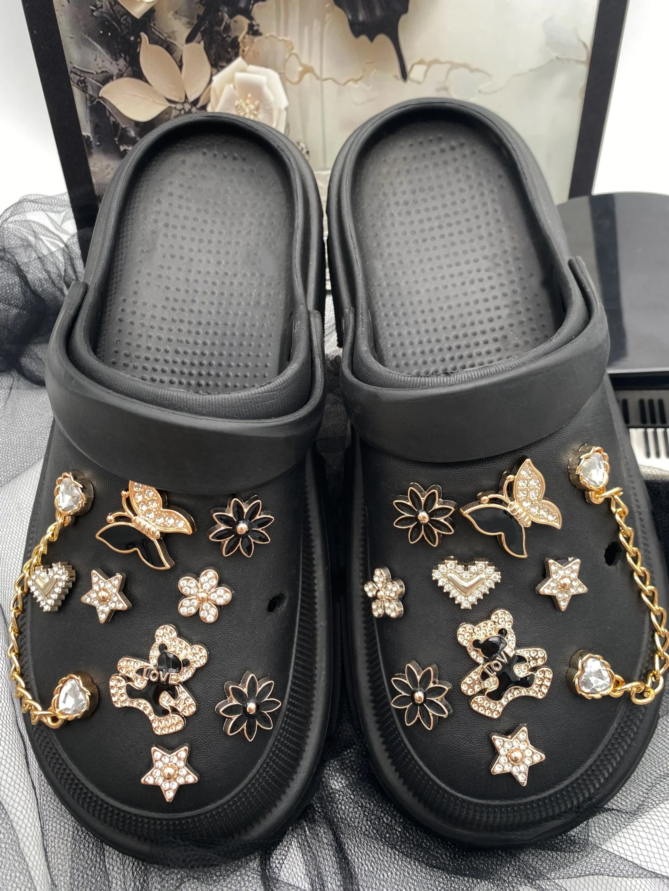 18 Pcs Trendy Black Bear Chain Shoe Charms, Detachable DIY Accessories for Garden Shoes & Sandals, Versatile Outdoor Shoe Decora
18 Pcs Trendy Black Bear Chain Shoe Charms, Detachable DIY Accessories for Garden Shoes & Sandals, Versatile Outdoor Shoe Decora