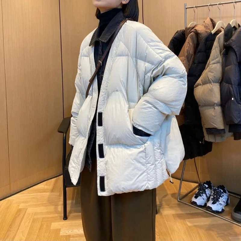 2023 New Women White Duck Down Jacket Winter Coat Female Short-length Parkas Thicken Loose Outwear Hin Thin Fashion Overcoat
2023 New Women White Duck Down Jacket Winter Coat Female Short-length Parkas Thicken Loose Outwear Hin Thin Fashion Overcoat