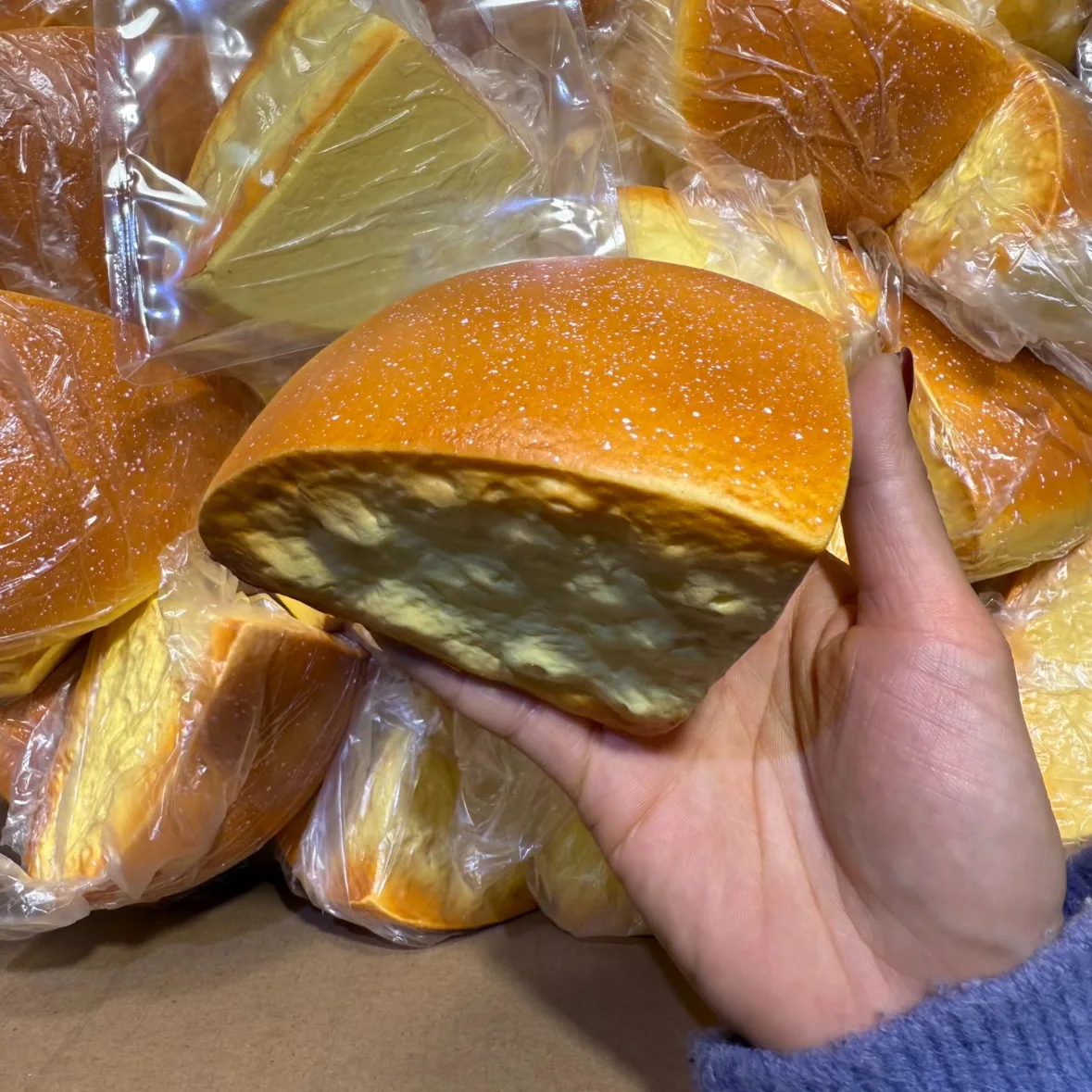 Wet and soft to the touch, slow simulation pu triangle cheese bread, slow rebound, student solution decompression model props
Wet and soft to the touch, slow simulation pu triangle cheese bread, slow rebound, student solution decompression model props