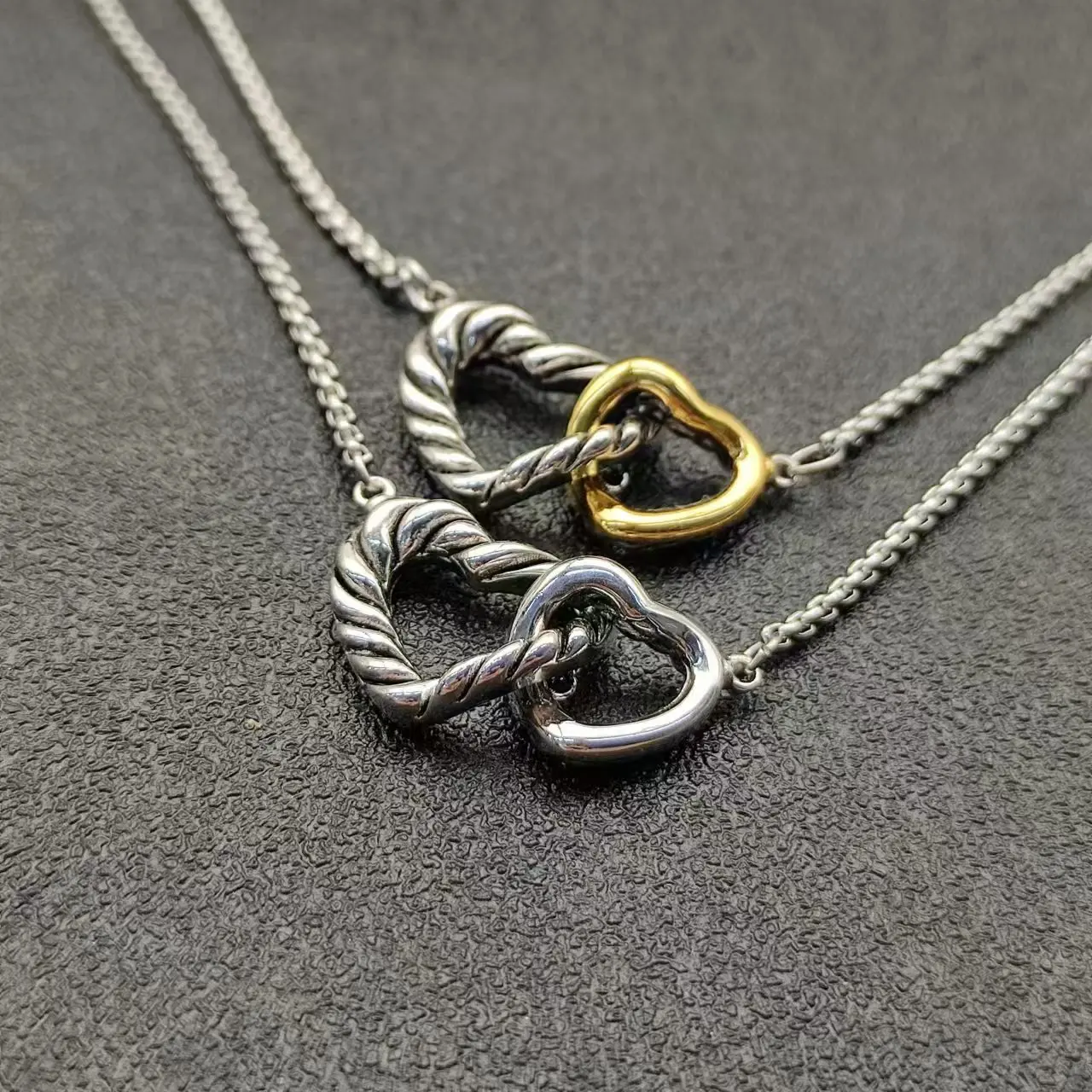S925 Sterling Silver New Double Heart Buckle Necklace Female Classic Simple Fashion Retro Trend Luxury Jewelry Party Gift
S925 Sterling Silver New Double Heart Buckle Necklace Female Classic Simple Fashion Retro Trend Luxury Jewelry Party Gift