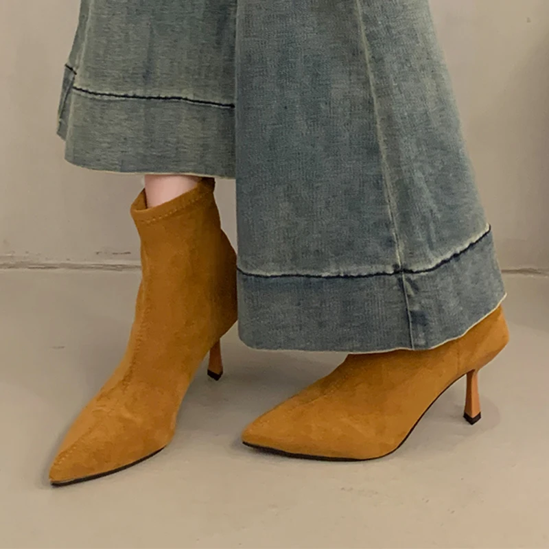 Ботильоны на высоком каблуке, женская дизайнерская обувь с острым носком, замшевые модные пикантные роскошные ботинки, новинка зимы 2025, платье Botas Para Mujer
Ботильоны на высоком каблуке, женская дизайнерская обувь с острым носком, замшевые модные пикантные роскошные ботинки, новинка зимы 2025, платье Botas Para Mujer