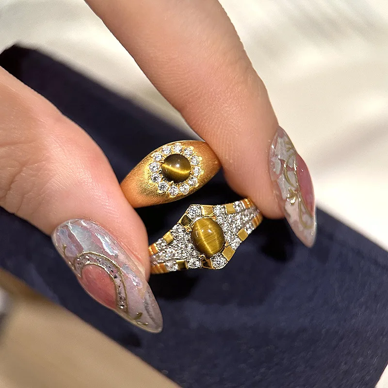 Vintage Tiger Eye Stone Series Ring Couple hip-hop style Classic wire drawing Craft rings for women charm Light Luxury Jewelry
Vintage Tiger Eye Stone Series Ring Couple hip-hop style Classic wire drawing Craft rings for women charm Light Luxury Jewelry