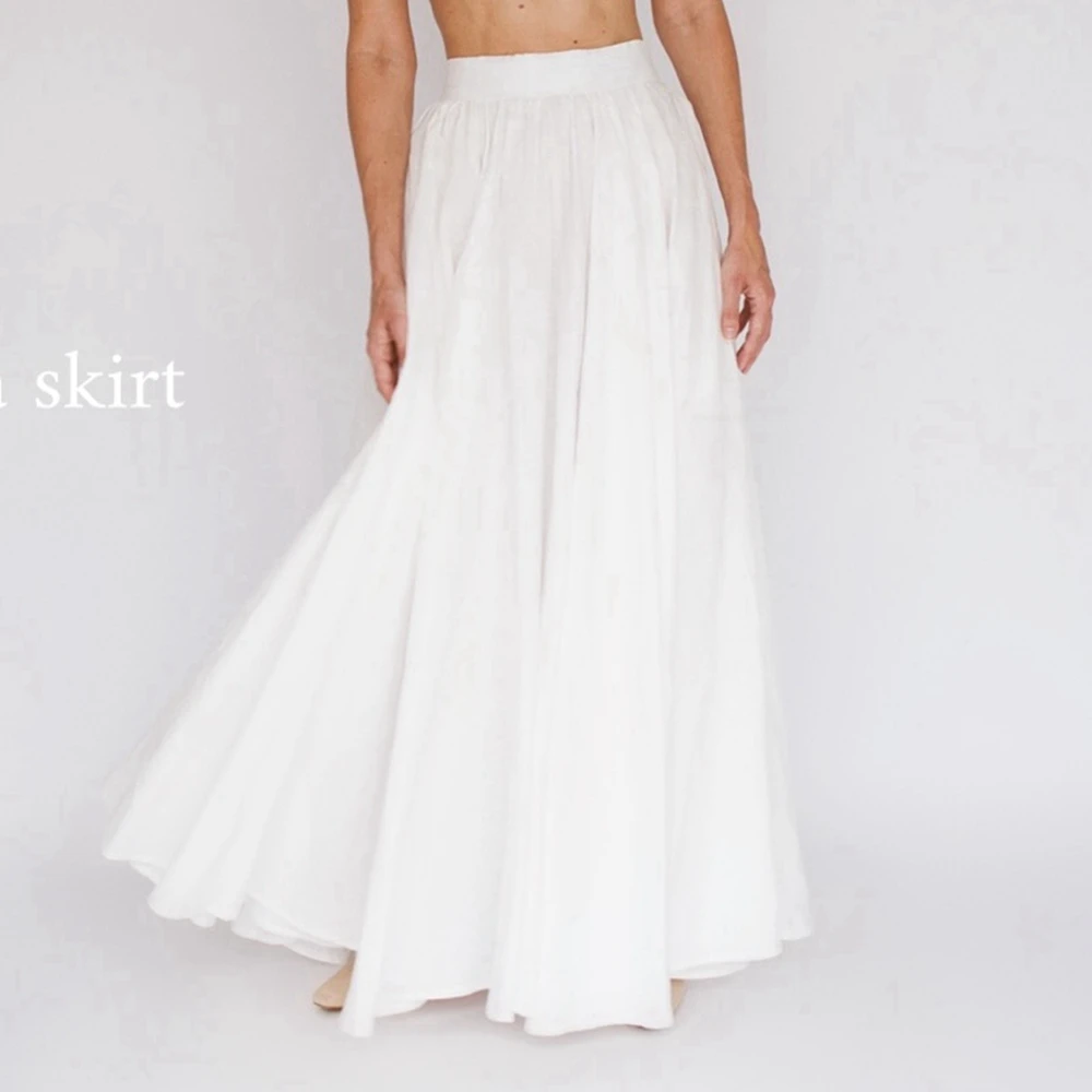 Атласная юбка макси в английском стиле, белая длинная юбка для выпускного вечера, атласные женские свадебные юбки, пошитые на заказ, плиссированная юбка А-силуэта для торжественных мероприятий
Атласная юбка макси в английском стиле, белая длинная юбка для выпускного вечера, атласные женские свадебные юбки, пошитые на заказ, плиссированная юбка А-силуэта для торжественных мероприятий