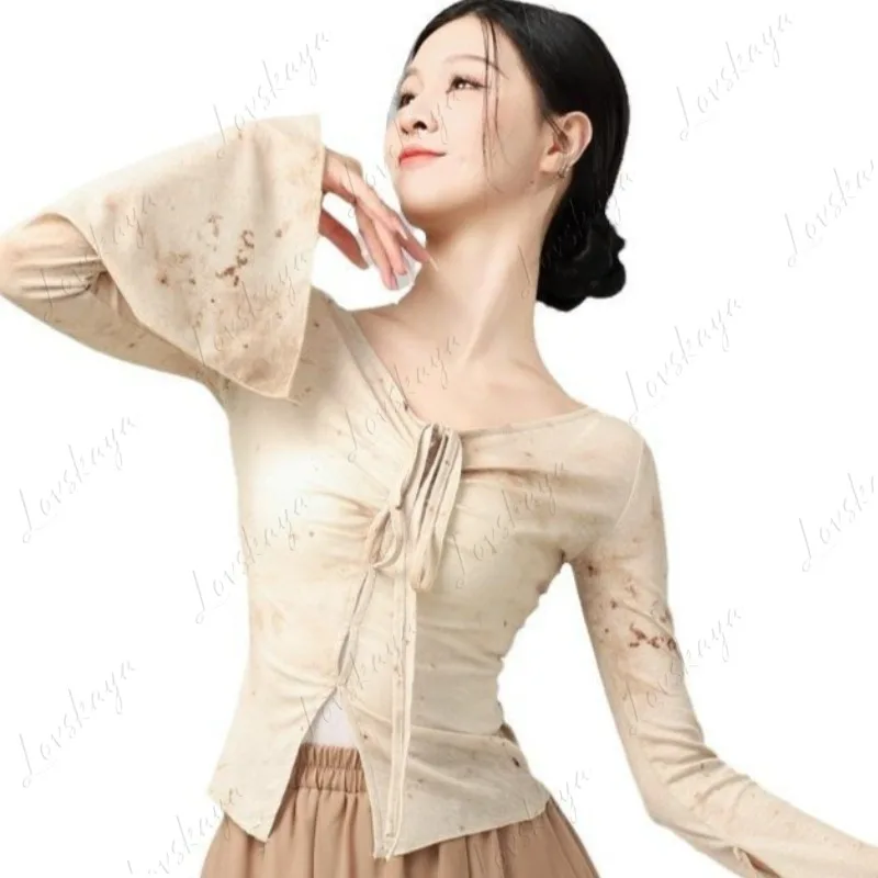 Классический танцевальный костюм нового стиля - струящийся шифоновый топ, тренировочный костюм для тренировок, наряд для китайского танцевального выступления
Классический танцевальный костюм нового стиля - струящийся шифоновый топ, тренировочный костюм для тренировок, наряд для китайского танцевального выступления