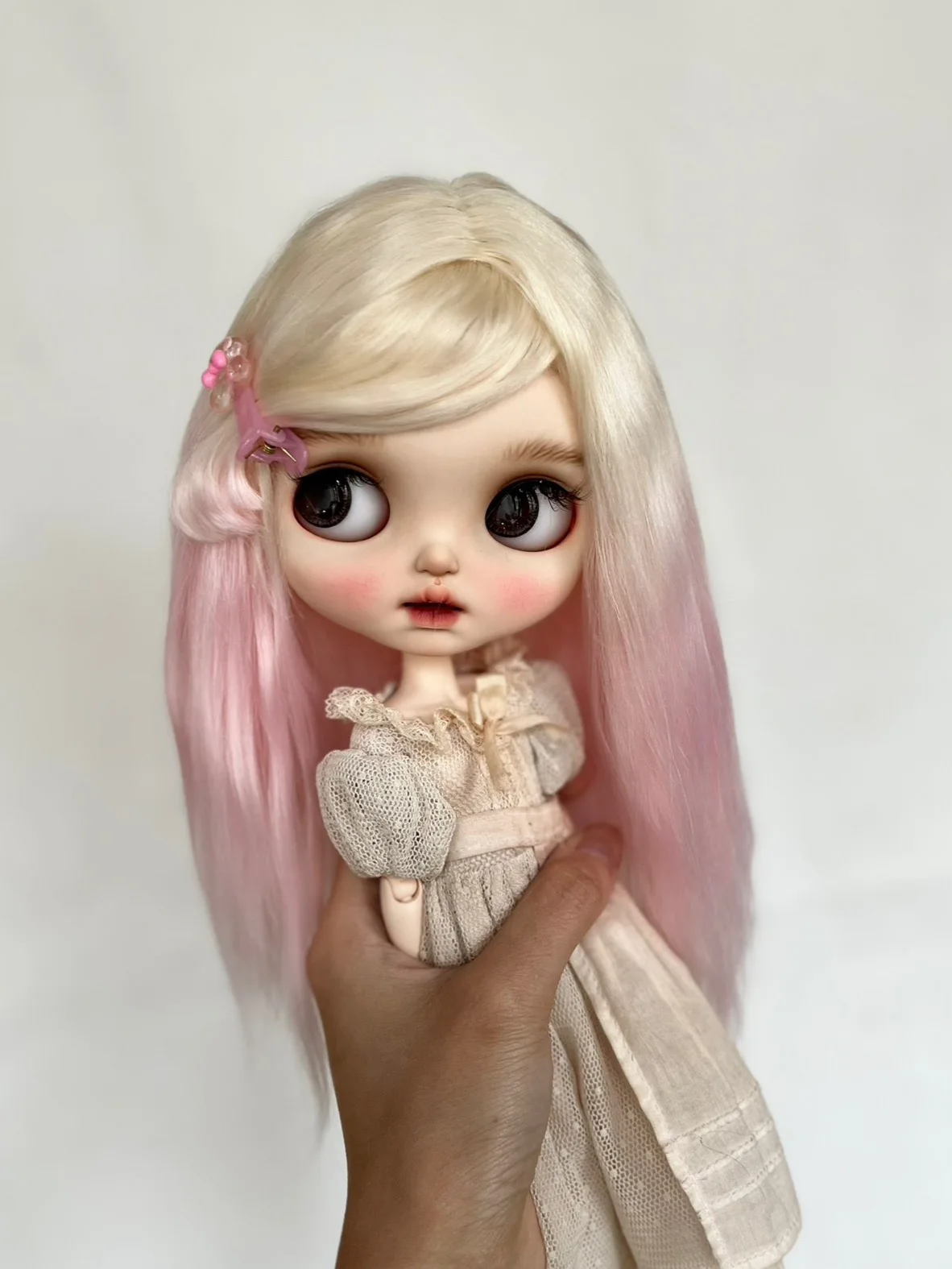 Парики для кукол Dula для Blythe Qbaby, натуральный мохеровый градиент, пудра для волос, твердые швы для головы 9-10 дюймов
Парики для кукол Dula для Blythe Qbaby, натуральный мохеровый градиент, пудра для волос, твердые швы для головы 9-10 дюймов