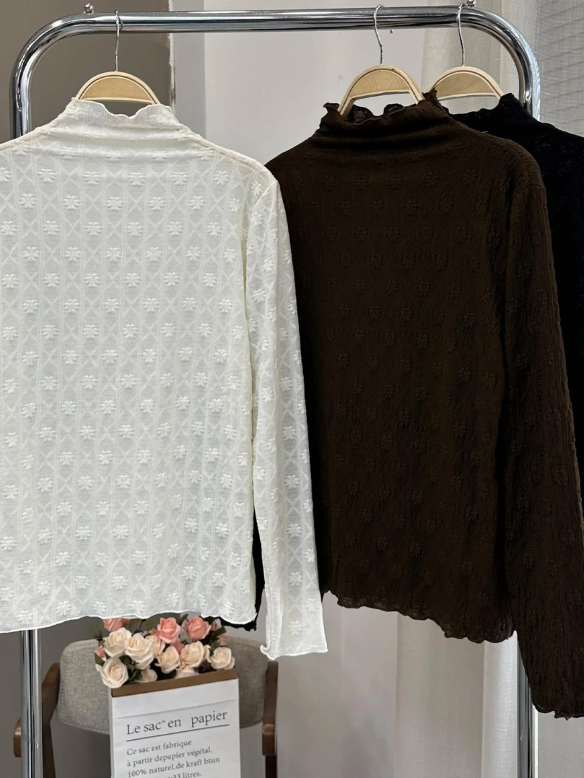 Elegant Lace Long Sleeve Base Shirt Half High Collar Slimming Inner Wear Top Wooden Trim Floral Embellished Straight Cut
Elegant Lace Long Sleeve Base Shirt Half High Collar Slimming Inner Wear Top Wooden Trim Floral Embellished Straight Cut