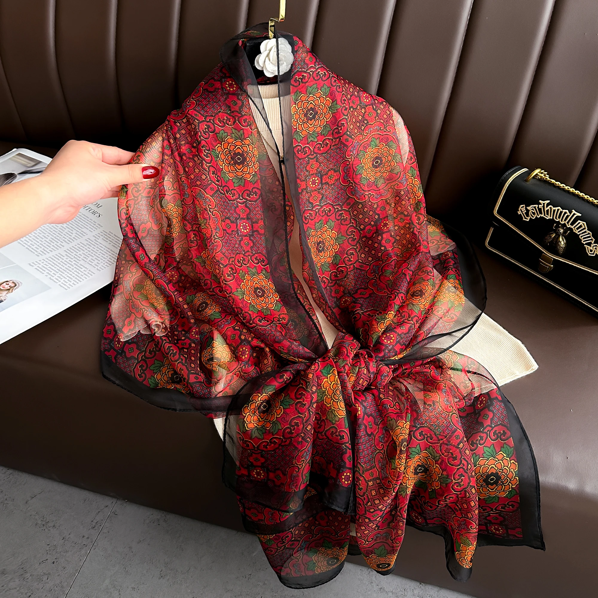 2025 Four Seasons Fashion Dustproof Big Bandanna Popular Yourou Silk Shawls Scarves NEW Luxury Print Sunscreen Beach Towel
2025 Four Seasons Fashion Dustproof Big Bandanna Popular Yourou Silk Shawls Scarves NEW Luxury Print Sunscreen Beach Towel