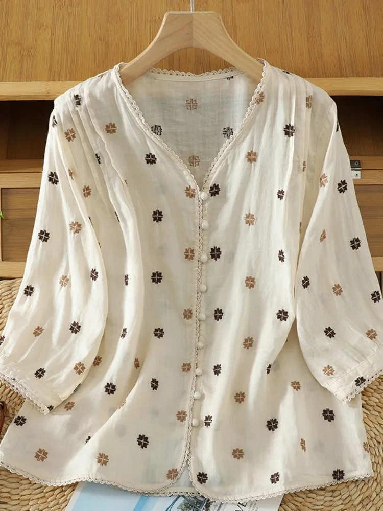 Retro Embroidered Cotton Linen Hollow Lace V-neck Shirt Women Summer Large Size Fashion Anti-aging Small Figure Linen Top
Retro Embroidered Cotton Linen Hollow Lace V-neck Shirt Women Summer Large Size Fashion Anti-aging Small Figure Linen Top