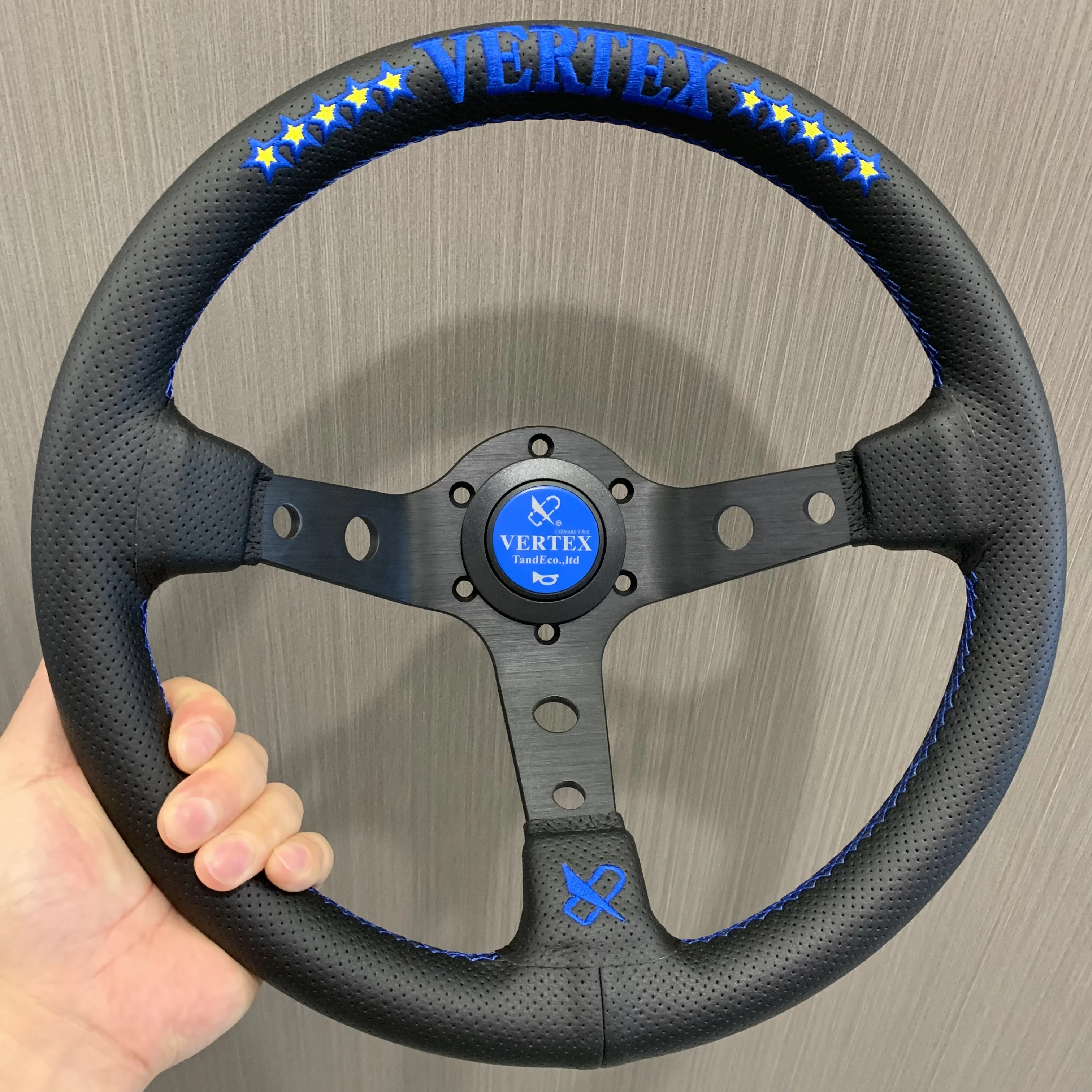 Vertex Cars Universal Steering Wheel Leather Aluminum Alloy Embroidery Racing Drift Accessory Auto parts Game Steering Wheel
Vertex Cars Universal Steering Wheel Leather Aluminum Alloy Embroidery Racing Drift Accessory Auto parts Game Steering Wheel