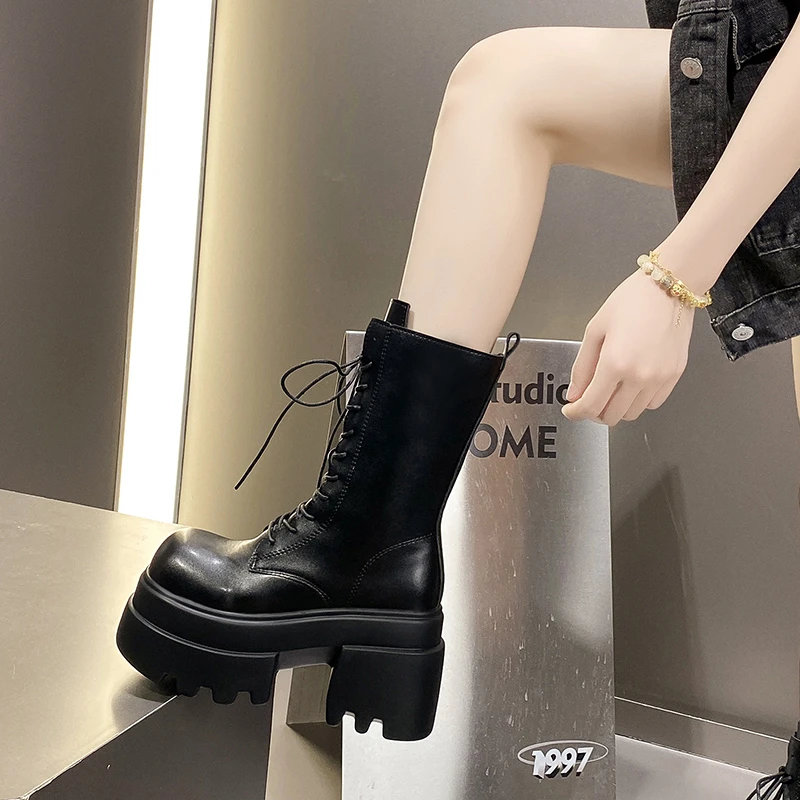 Новые зимне-осенние короткие ботинки на толстой подошве, ботинки до середины икры на массивной платформе в стиле ретро, женские кожаные мотоциклетные ботинки, женские Botas Mujer
Новые зимне-осенние короткие ботинки на толстой подошве, ботинки до середины икры на массивной платформе в стиле ретро, женские кожаные мотоциклетные ботинки, женские Botas Mujer