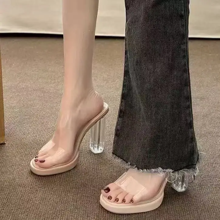 Large size transparent crystal high heels women's new rhinestone outer wear cool slippers European and American pu
Large size transparent crystal high heels women's new rhinestone outer wear cool slippers European and American pu