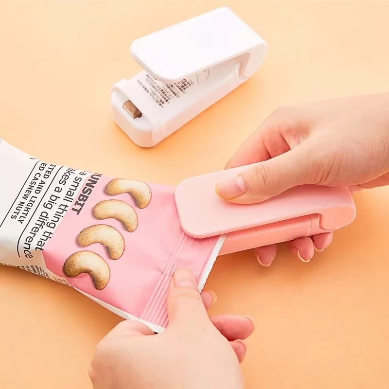 Mini Plastic Bag Sealer Machine,Storage Bag Clip,Sealing Storage Machine,Portable Sealer,Packing Seal,Food Snack,Kitchen Gadgets
Mini Plastic Bag Sealer Machine,Storage Bag Clip,Sealing Storage Machine,Portable Sealer,Packing Seal,Food Snack,Kitchen Gadgets