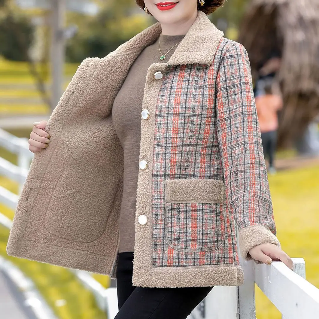 Thiened Fur And Velvet Autumn Winter Jaet for Women in mid to Old Age Faionable Particle Velvet Warm Coat with Fur Collar
Thiened Fur And Velvet Autumn Winter Jaet for Women in mid to Old Age Faionable Particle Velvet Warm Coat with Fur Collar