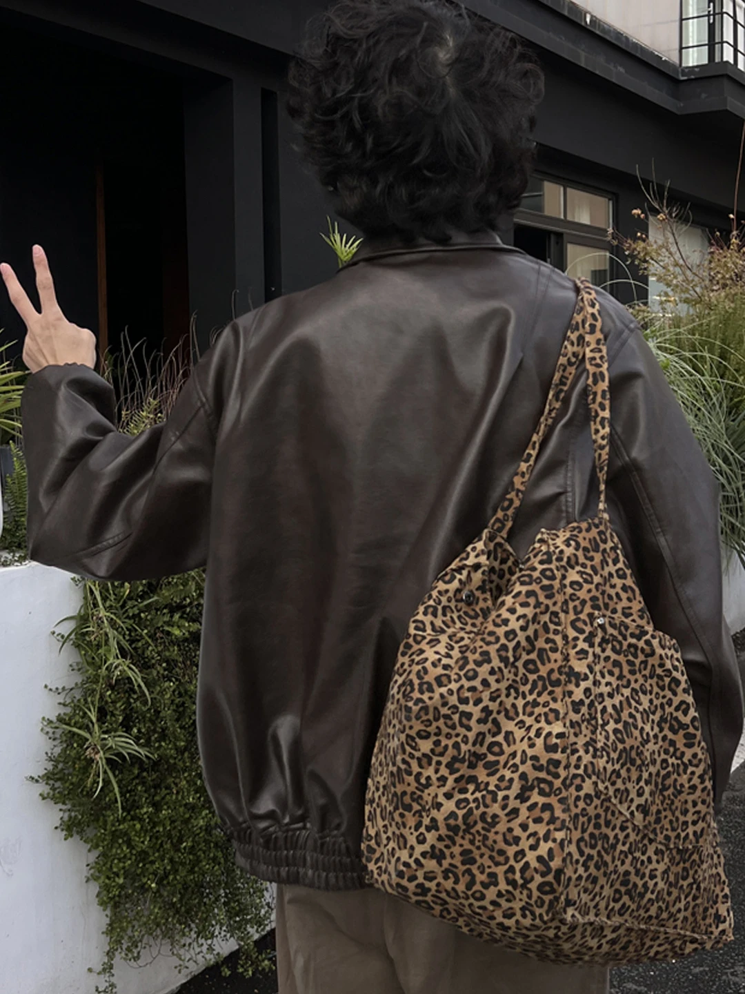 Retro Large Capacity Fashionable Leopard Print Canvas Bag Unisex Shoulder Tote Shopping Bagins Style Vertical Square Shape Ca...
Retro Large Capacity Fashionable Leopard Print Canvas Bag Unisex Shoulder Tote Shopping Bagins Style Vertical Square Shape Ca...