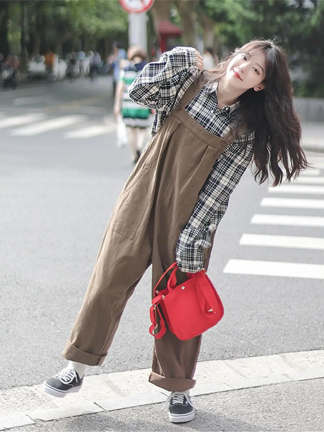 Милые японские женские комбинезоны-карго с широкими штанинами, свободного кроя, с низкой талией, длинные брюки, весенний сезон, модный тренд
Милые японские женские комбинезоны-карго с широкими штанинами, свободного кроя, с низкой талией, длинные брюки, весенний сезон, модный тренд