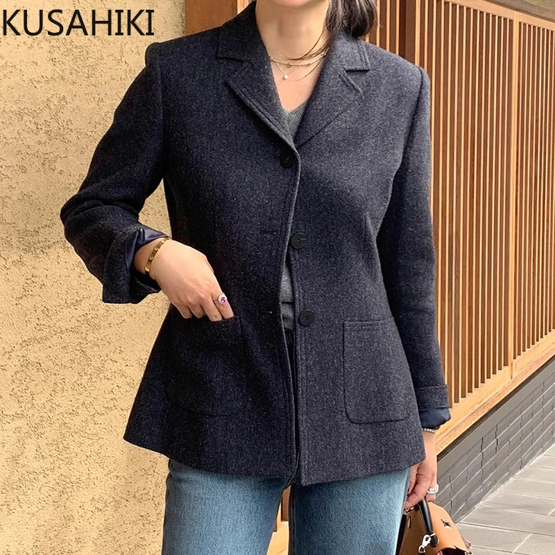 KUSAHIKI корейский шикарный зимний французский костюм с воротником, однобортная универсальная шерстяная куртка с длинными рукавами, пальто для женщин
KUSAHIKI корейский шикарный зимний французский костюм с воротником, однобортная универсальная шерстяная куртка с длинными рукавами, пальто для женщин