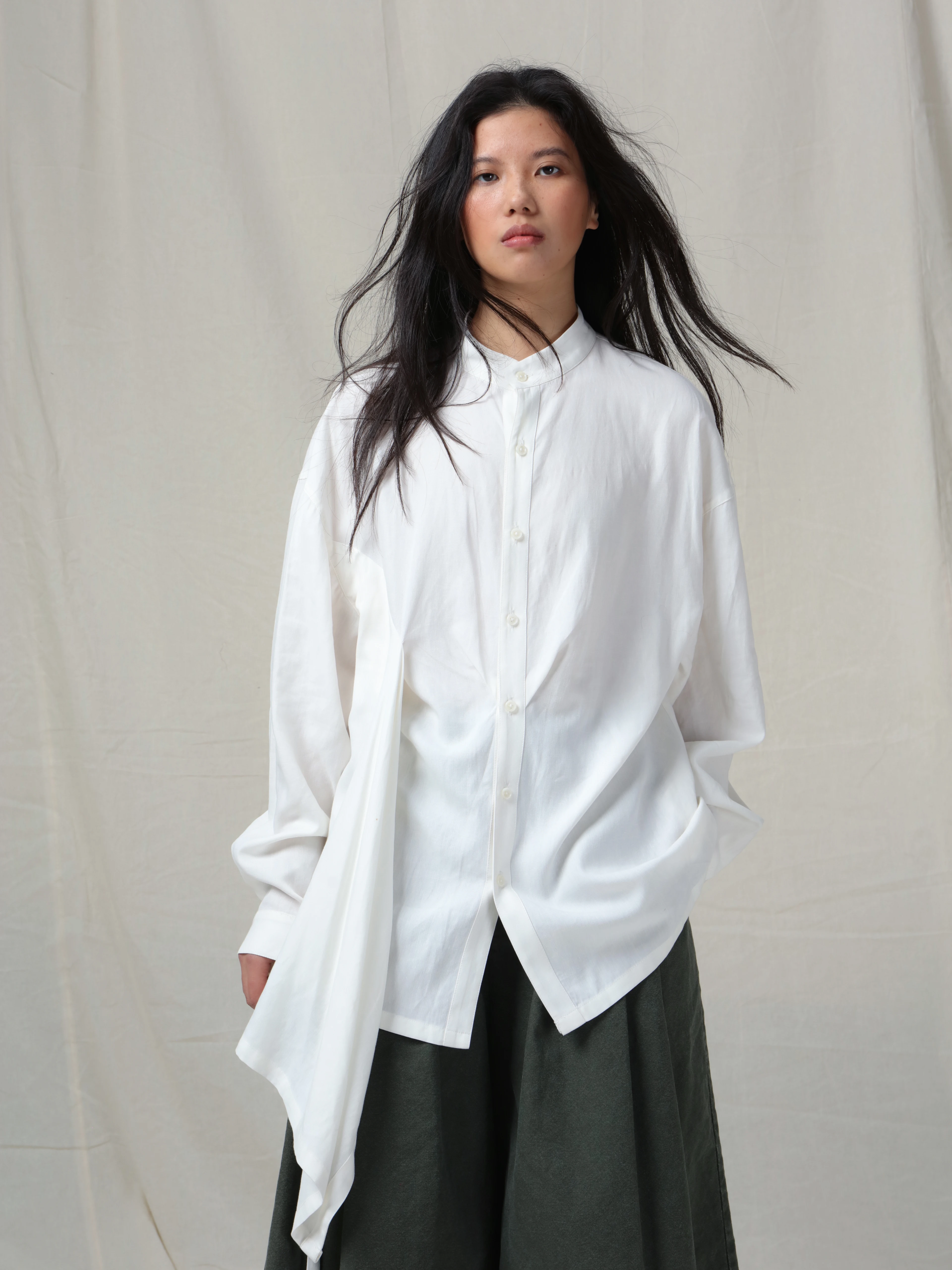 VAPOURBLUE Original Design Chinese Style Stand Collar Layered Structure Linen Shirt Loose Fit Long Sleeve Skin-friendly Breat...
VAPOURBLUE Original Design Chinese Style Stand Collar Layered Structure Linen Shirt Loose Fit Long Sleeve Skin-friendly Breat...