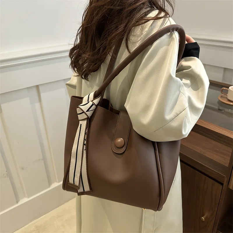 Simple Retro Tote Bag for Woman Shoulder Bag Casual Purse and Handbags Versatile Shopping Bag Class Bags for Girl Bolsos Mujer
Simple Retro Tote Bag for Woman Shoulder Bag Casual Purse and Handbags Versatile Shopping Bag Class Bags for Girl Bolsos Mujer