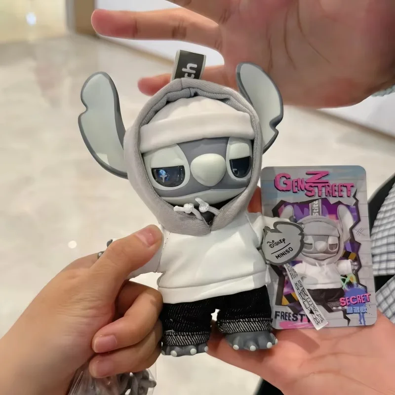 Горячий оригинальный Miniso Disney Stitch Gen Z Street Series виниловая глухая коробка шарнирная подвижная модель стежка рюкзак кулон подарок на день рождения 
Горячий оригинальный Miniso Disney Stitch Gen Z Street Series виниловая глухая коробка шарнирная подвижная модель стежка рюкзак кулон подарок на день рождения