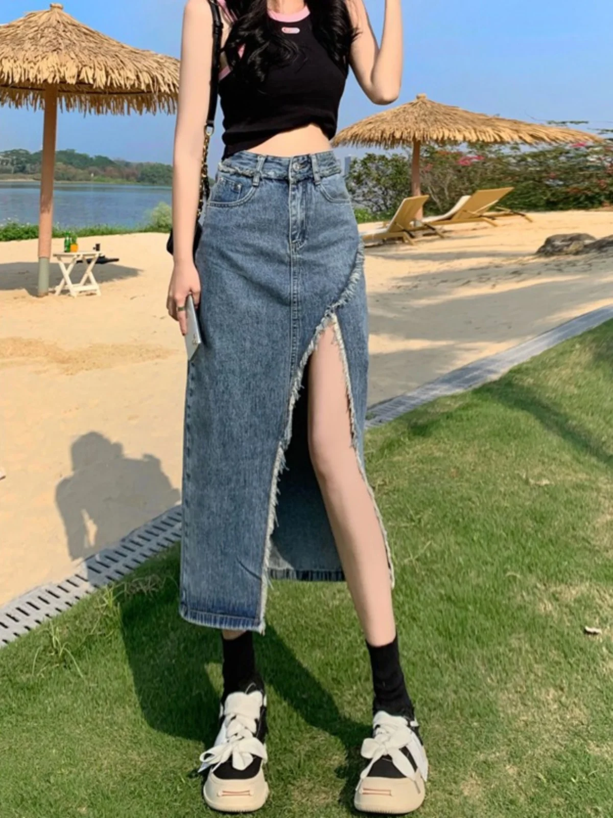 Джинсовая юбка миди с высокой талией, асимметричная, с эффектом похудения, для женщин больших размеров, винтажная, с рваными краями, с разрезом, А-силуэт, весна-осень
Джинсовая юбка миди с высокой талией, асимметричная, с эффектом похудения, для женщин больших размеров, винтажная, с рваными краями, с разрезом, А-силуэт, весна-осень