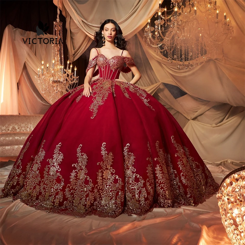 Luxury Gold Sequin Applique Red Spaghetti Quinceanera Dress Ball Gown Princess Sweet Sixteen Dress Mexican Wedding Customized
Luxury Gold Sequin Applique Red Spaghetti Quinceanera Dress Ball Gown Princess Sweet Sixteen Dress Mexican Wedding Customized