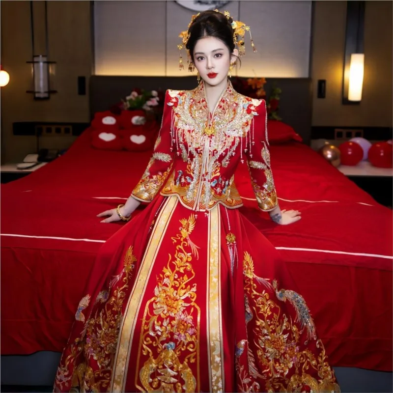 New Chinese-style wedding dress for brides the dragon and phoenix gown going out
New Chinese-style wedding dress for brides the dragon and phoenix gown going out