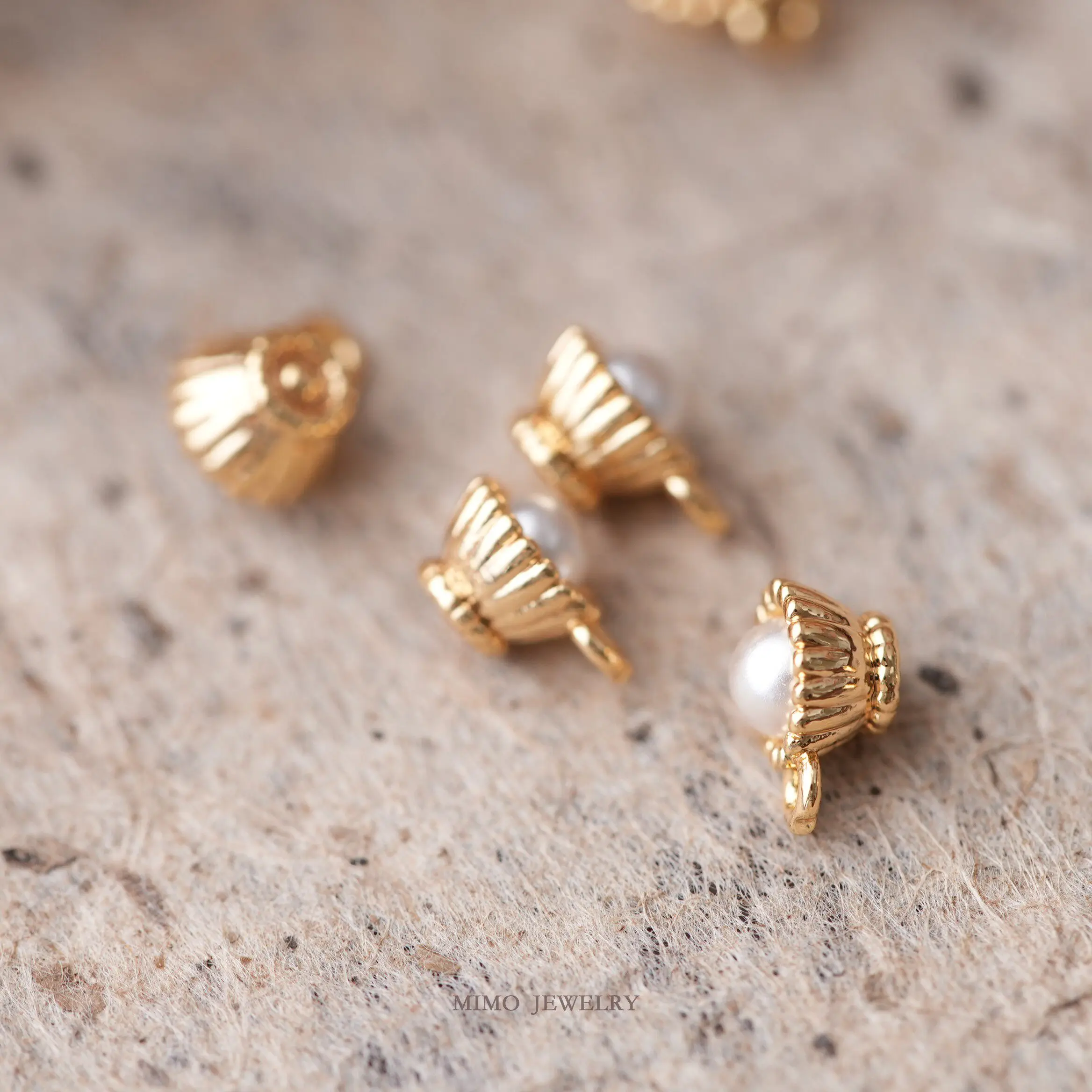 1pcs Copper Plated Gold Mini Imitation Pearl Cake Cup Round Pendant Charms For Jewelry Making DIY Bracelet Accessories Findings
1pcs Copper Plated Gold Mini Imitation Pearl Cake Cup Round Pendant Charms For Jewelry Making DIY Bracelet Accessories Findings