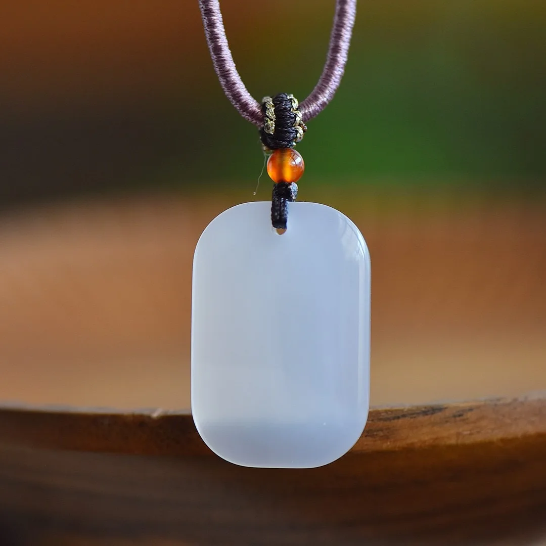 Agate chalcedony Ping An brand jade jade for men and women
Agate chalcedony Ping An brand jade jade for men and women