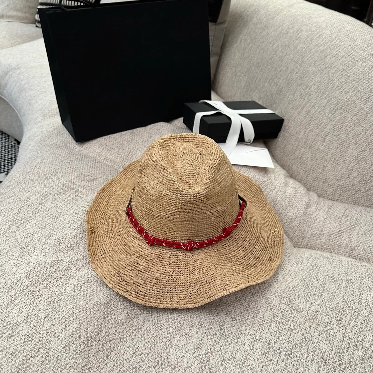 Women's Crochet Straw Cowboy Hat With Red Braided Chin Strap Anti-UV Wide Brim Vacation Hiking Sun Cap
Women's Crochet Straw Cowboy Hat With Red Braided Chin Strap Anti-UV Wide Brim Vacation Hiking Sun Cap