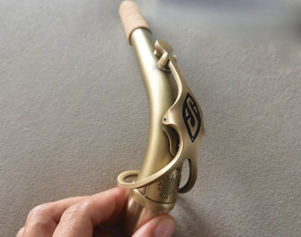 Saxophone curved neck drop E midrange antique curved neck thread universal sound is good and can be customized
Saxophone curved neck drop E midrange antique curved neck thread universal sound is good and can be customized