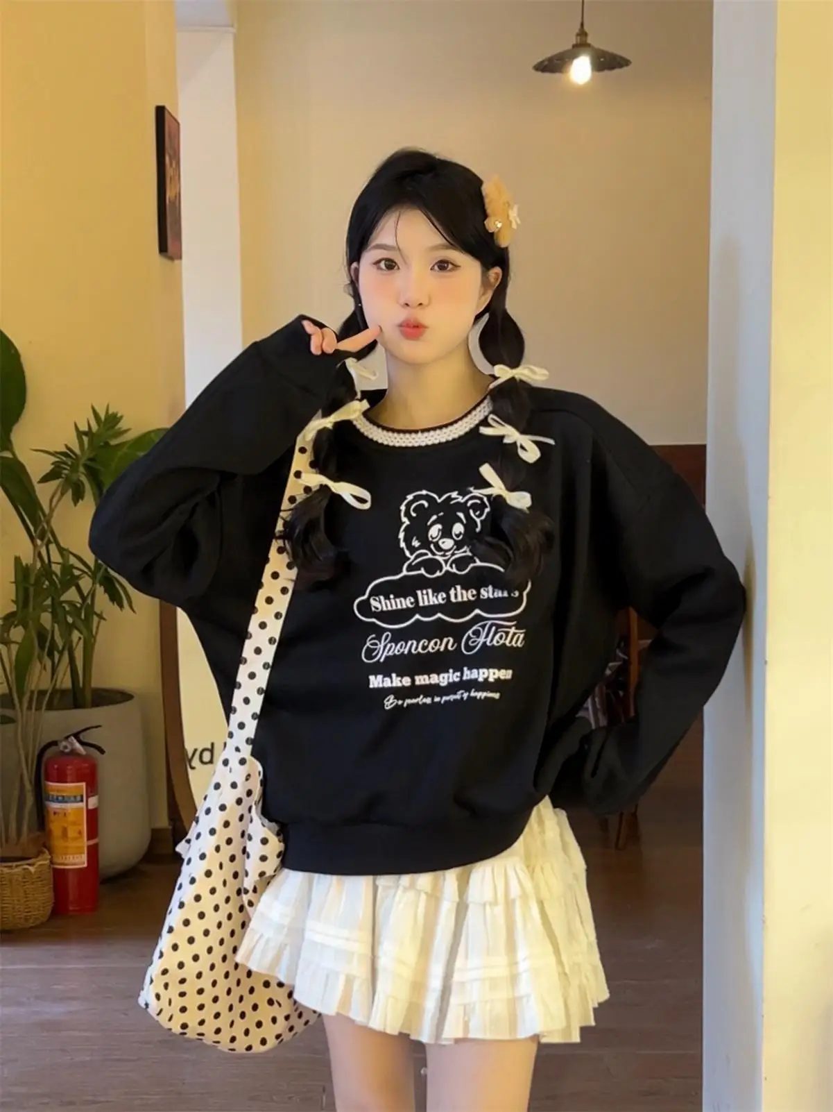 Unique Feminine Ruffle round Neck Black Fleece Lined Sweatshirt Women's Loose Long Sleeve Comfortable Spring Fashion Top
Unique Feminine Ruffle round Neck Black Fleece Lined Sweatshirt Women's Loose Long Sleeve Comfortable Spring Fashion Top