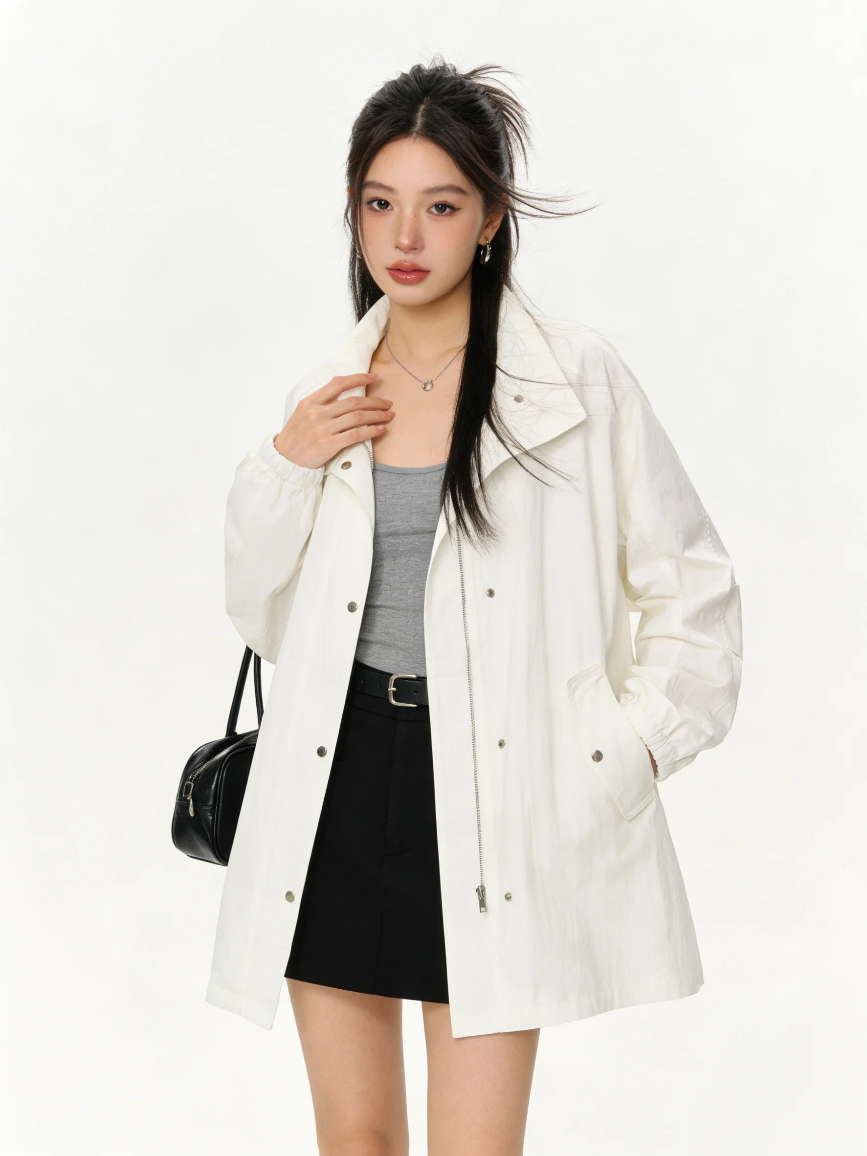 Spring 2026 Loose Korean Style Commute Fashion Waist Drawstring Workwear Windbreaker Women Elegant High-End Feeling Coat
Spring 2026 Loose Korean Style Commute Fashion Waist Drawstring Workwear Windbreaker Women Elegant High-End Feeling Coat