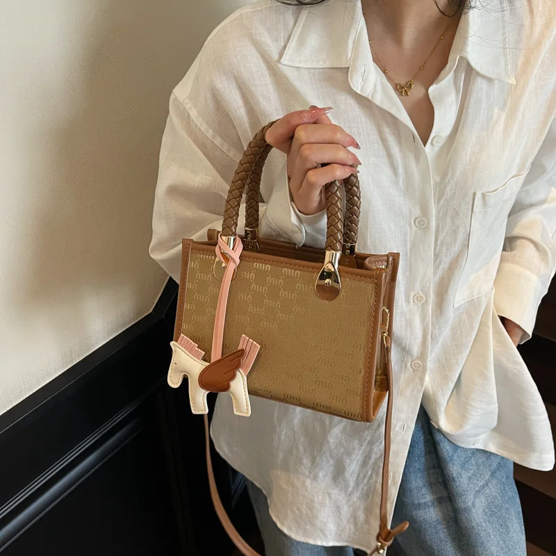 2025 Designer Square Handbag - Minimalist Crossbody Bag for Women, Small Luxury Shoulder Purse with Top Handle
2025 Designer Square Handbag - Minimalist Crossbody Bag for Women, Small Luxury Shoulder Purse with Top Handle