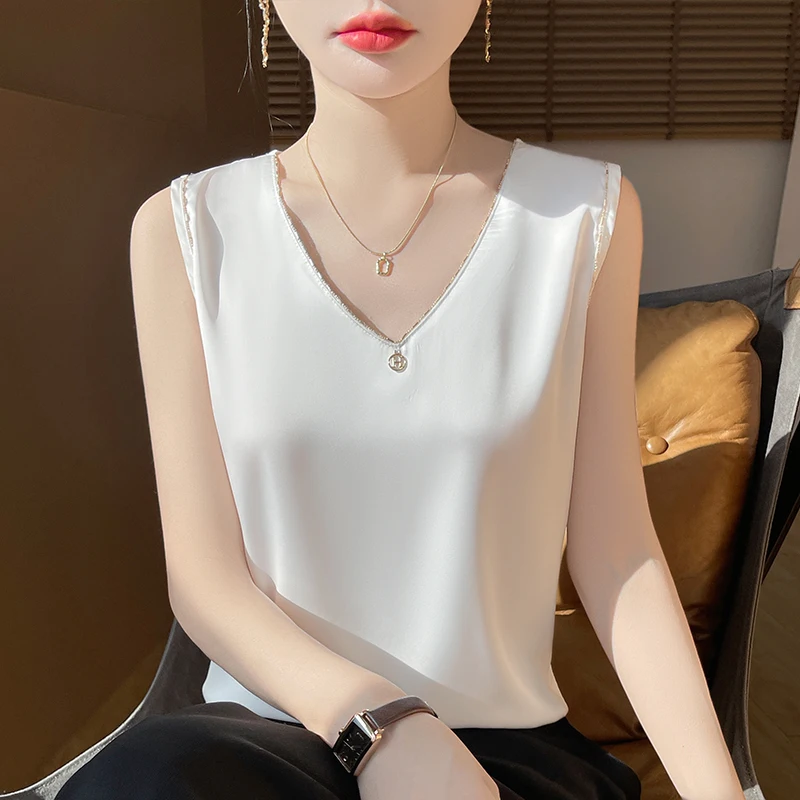 Sleeveless V-neck Short Sleeved Knitted Women's Vest Inner Satin Base ShirtBasics Outerwear T-shirt summer New Hot Item
Sleeveless V-neck Short Sleeved Knitted Women's Vest Inner Satin Base ShirtBasics Outerwear T-shirt summer New Hot Item