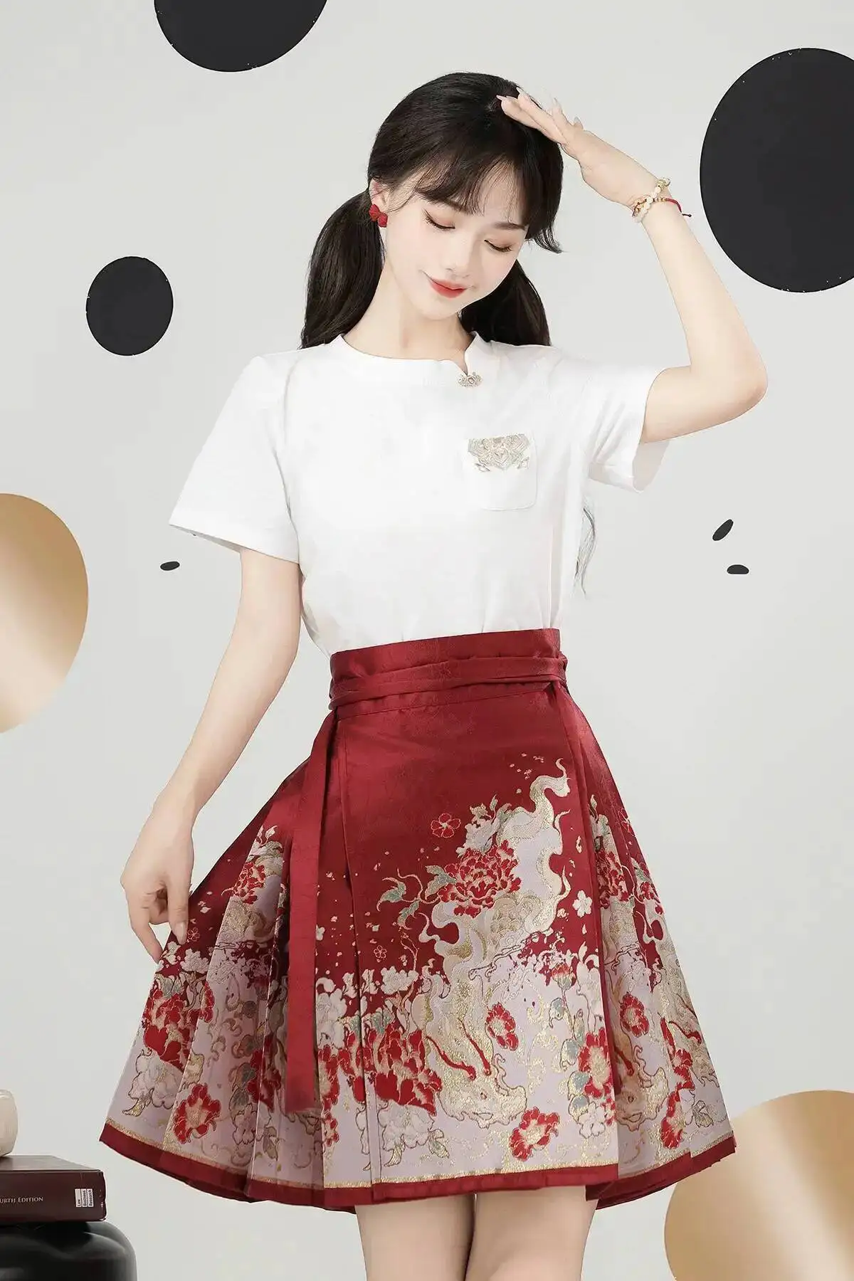 Women's Summer Daily New Chinese Style Top Brocade Mamian Skirt Set Han Element Short Dress Linglong Improved Hanfu
Women's Summer Daily New Chinese Style Top Brocade Mamian Skirt Set Han Element Short Dress Linglong Improved Hanfu