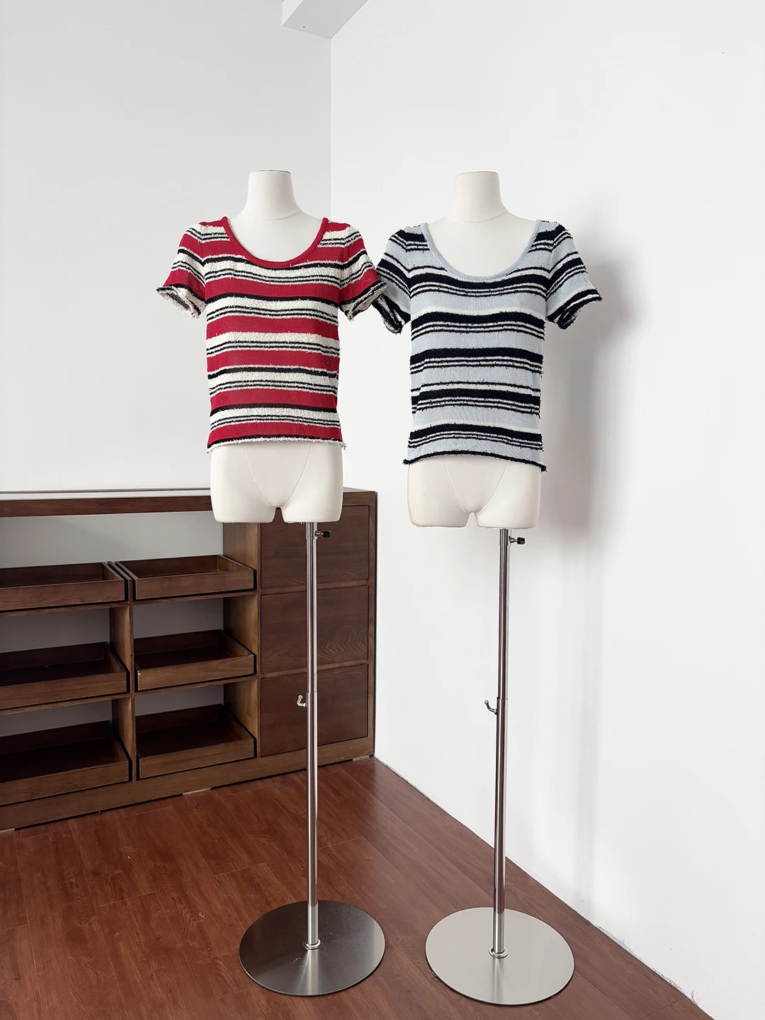 Women's Striped Knitwear Loose Fit Short Sleeve round Neck Pullover Summer Casual Wear Polyester Fiber Basic T-Shirt
Women's Striped Knitwear Loose Fit Short Sleeve round Neck Pullover Summer Casual Wear Polyester Fiber Basic T-Shirt
