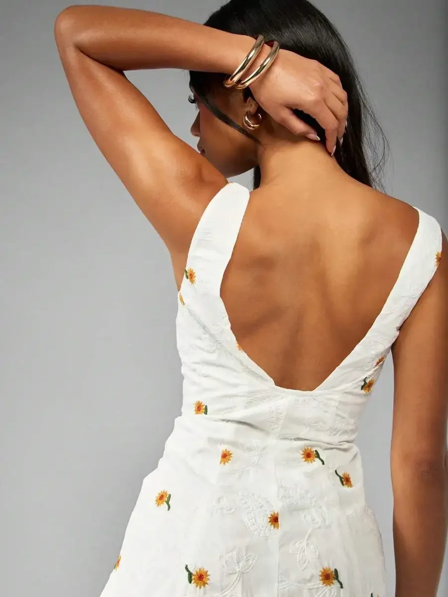Summer Mini Sunflower Embroidered Button Front Cami Dress A-Line Deep V-Neck Empire Waist Daytime Garden Party
Summer Mini Sunflower Embroidered Button Front Cami Dress A-Line Deep V-Neck Empire Waist Daytime Garden Party