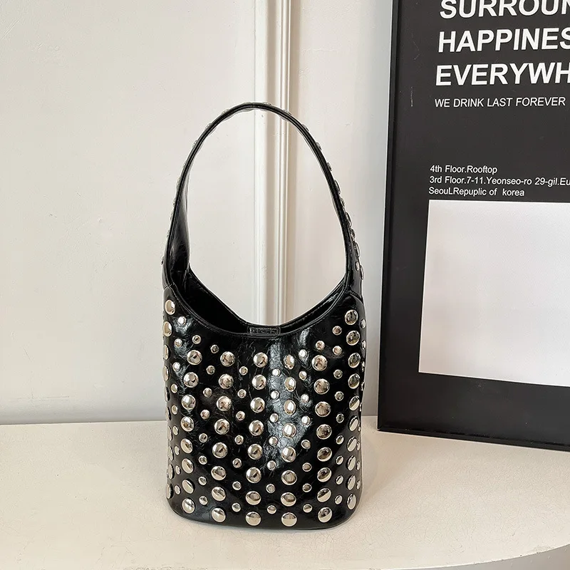 2026 SS Женская белая большая сумка Cloud Dancer, винтажная стеганая сумка через плечо из мягкой кожи, сумка через плечо с многосторонним ремешком-цепочкой
2026 SS Женская белая большая сумка Cloud Dancer, винтажная стеганая сумка через плечо из мягкой кожи, сумка через плечо с многосторонним ремешком-цепочкой