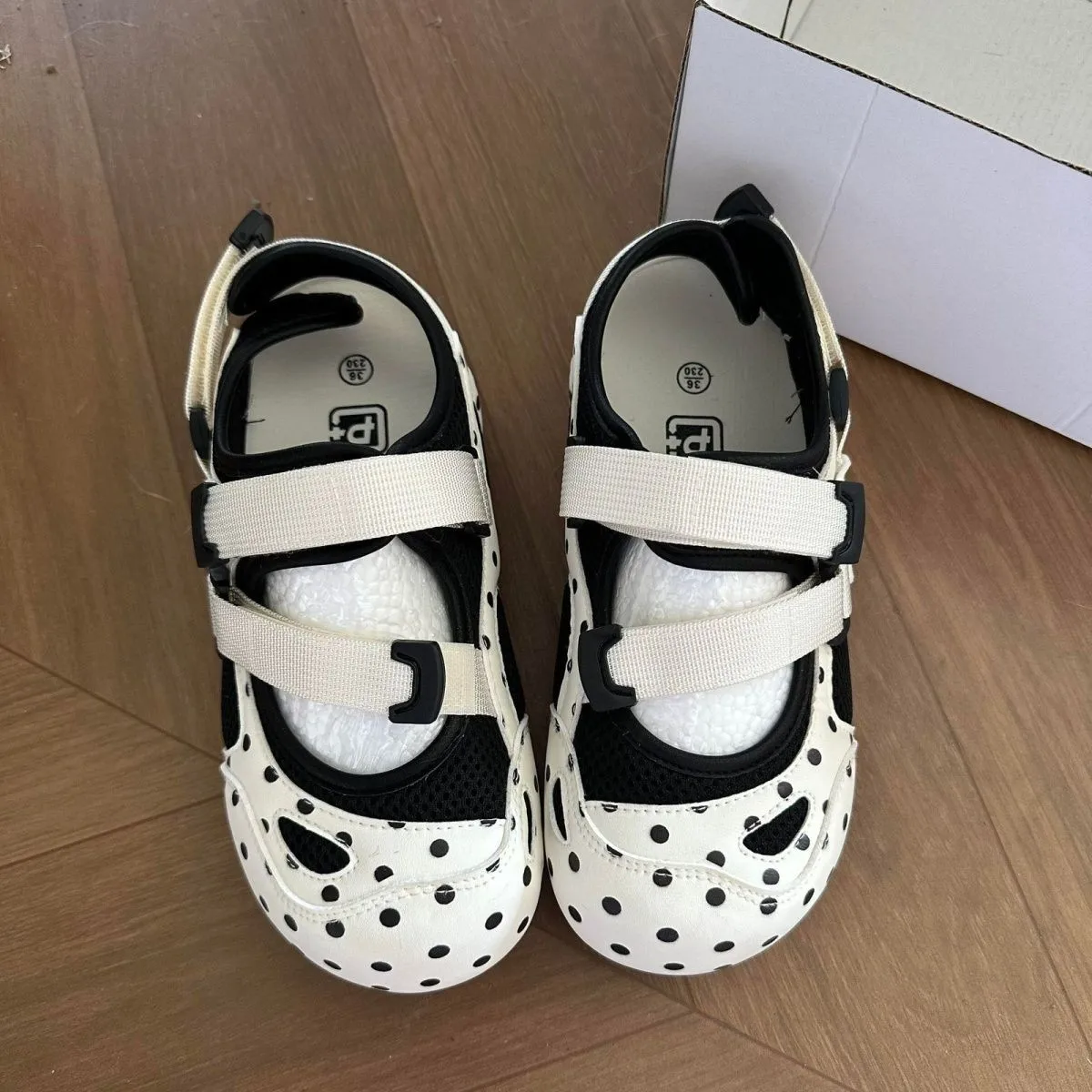 Unisex Children Soft Summer Sport Footwear Full Breathable Fabric for School Sports Playtime and Casual Short Outdoor Excursions
Unisex Children Soft Summer Sport Footwear Full Breathable Fabric for School Sports Playtime and Casual Short Outdoor Excursions